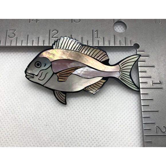 Vintage Scup Porgy Fish Mother of Pearl Inlay Pin Brooch Animal Nature Wildlife - Picture 8 of 9